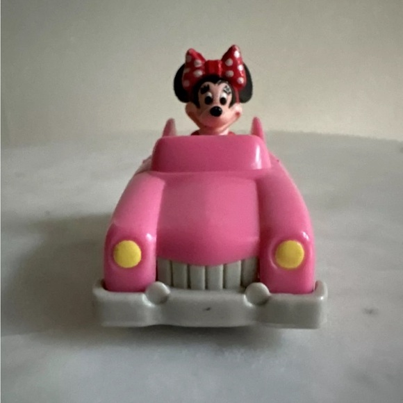Disney Vintage Mini Figurines Minnie Mouse Pink Car 2" - Picture 7 of 7